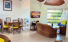 Casa Quinta con Piscina - Condominio El Rincón del Edén